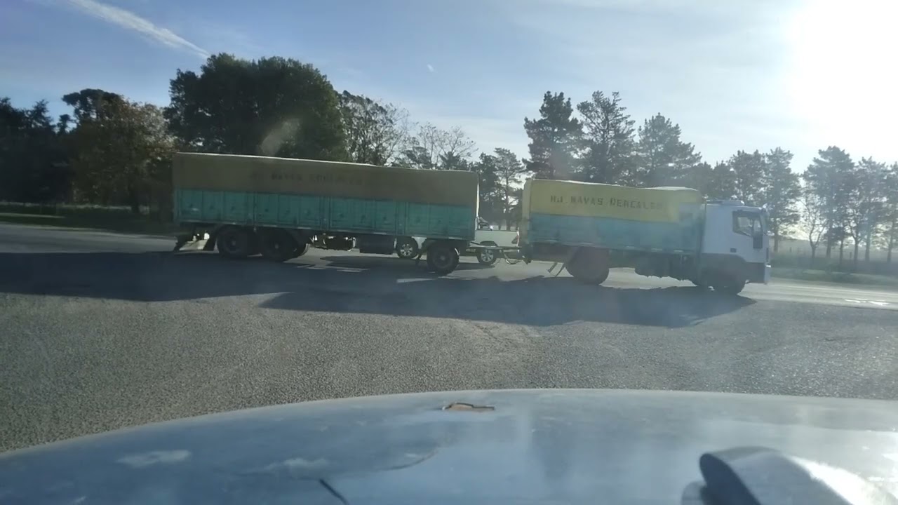 Saliendo del campo con el azulsito  aproximadamente 43.000 kg de tierra negra. Mercedes- Benz -1518