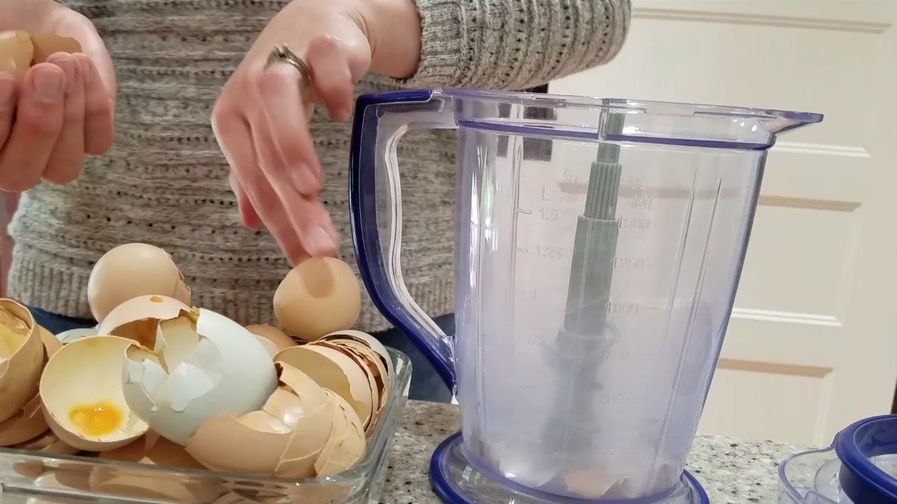 How to Recycle Eggshells as a Chicken Calcium Supplement