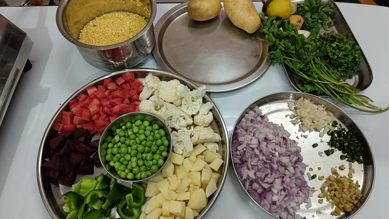 hello doston life mein banaenge Holi special kaju namak pare,kalakand, pav bhaji full recipe