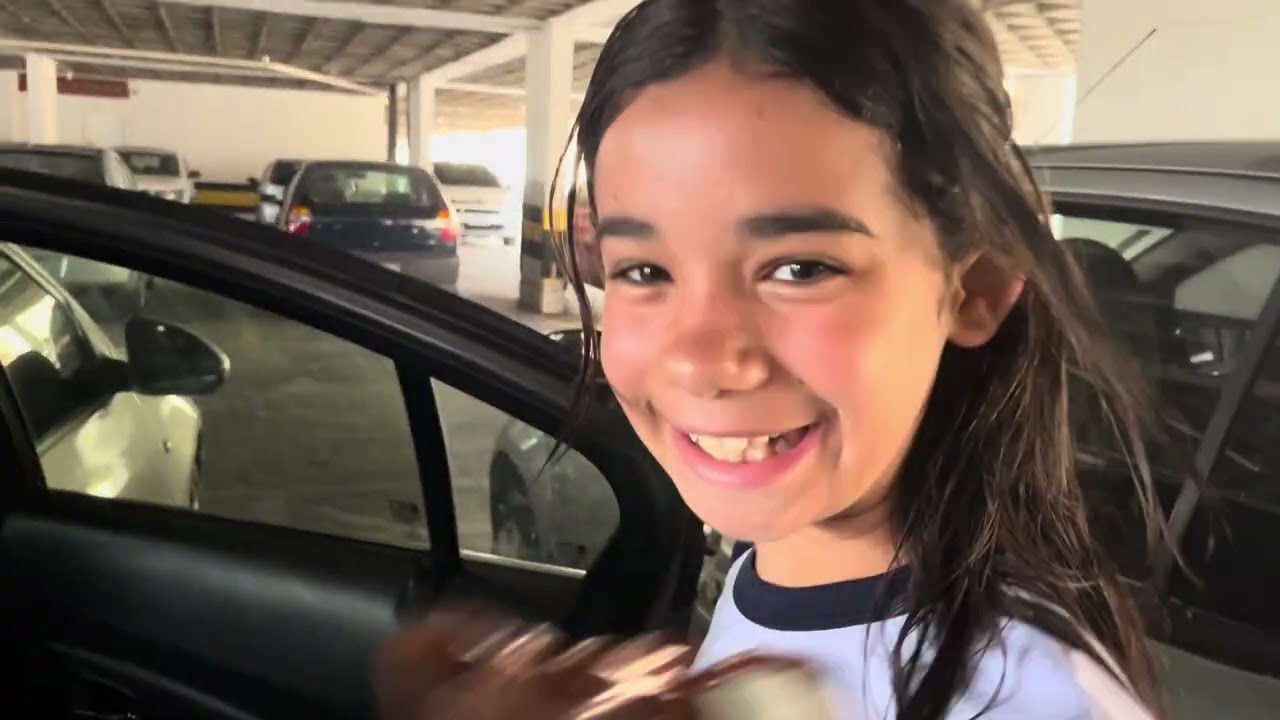 2 dia de aula da Rafaella como será que foi , ela chorou? 