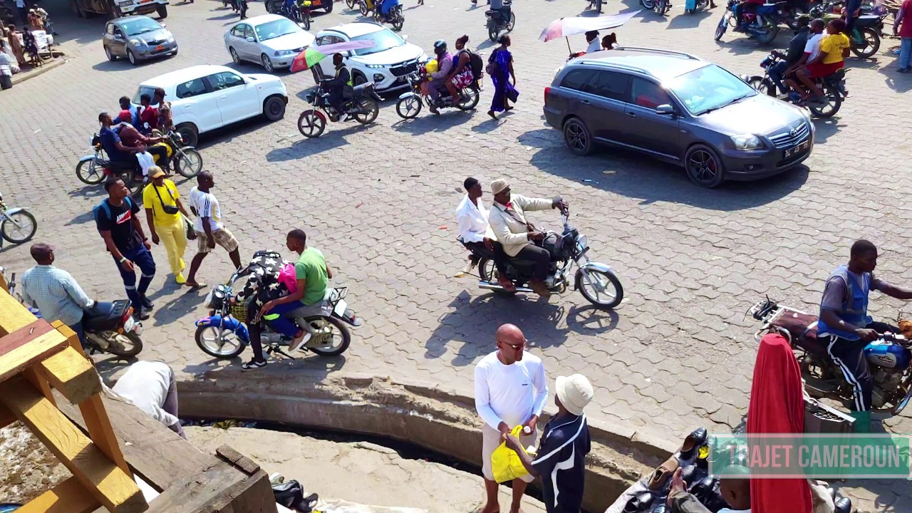 (DOUALA) Carrefour NDOKOTI en temps normal.