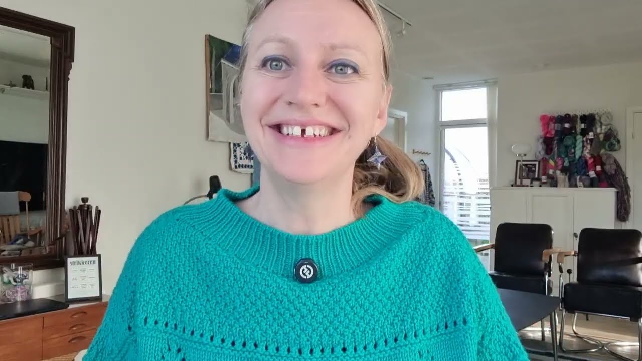 MereteKdesign's Strikkesnak Ep 44 (DK) - I design mode igen og strikker med rester og glimmer