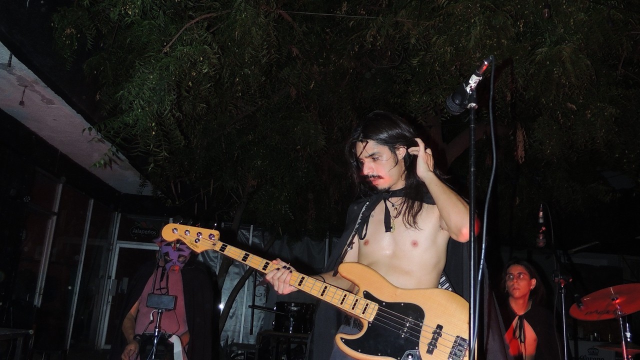 BLOODY BLONDIE Y BLACK VOODOO WOMAN EN VIVO