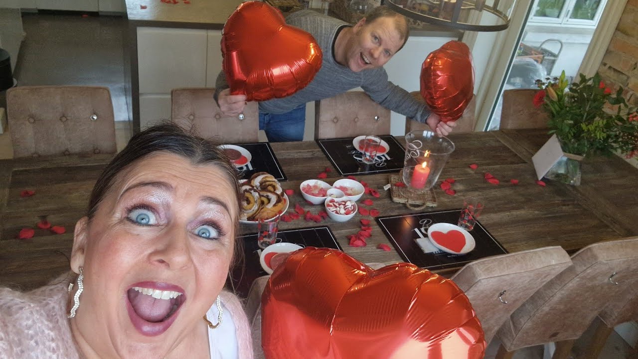 VALENTINE'S DAG❤️PYNTER BORD TIL SOFIA KOMMER HJEM😀❤️🎈🎈🎉