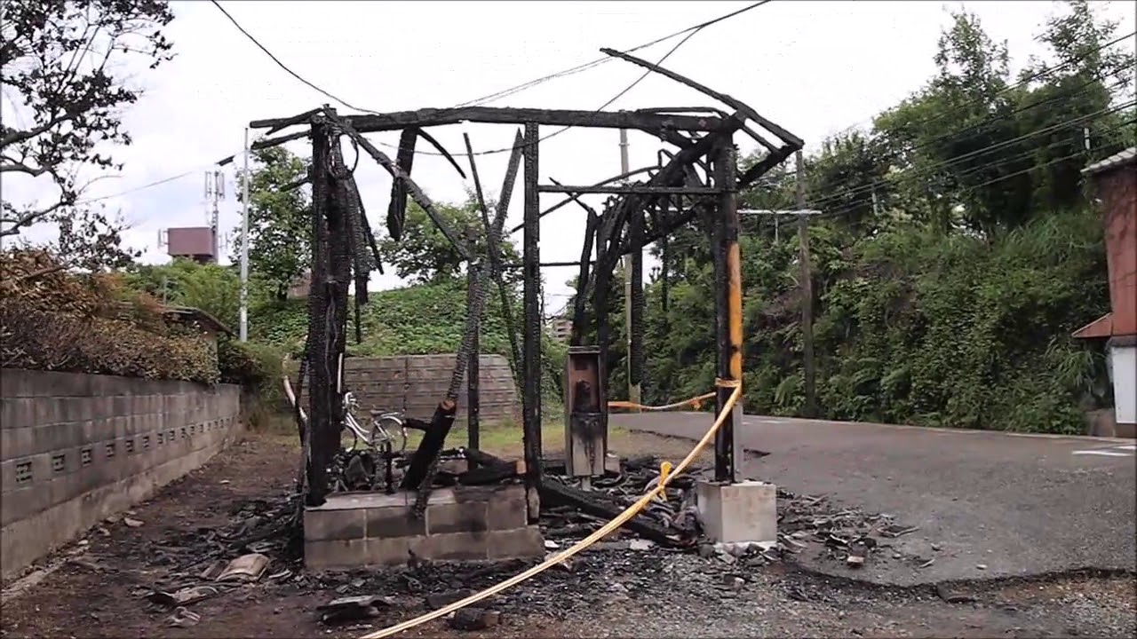 熊本電鉄 打越駅 駅舎(待合所)火災跡(2018年5月20日 鎮火約5時間後)