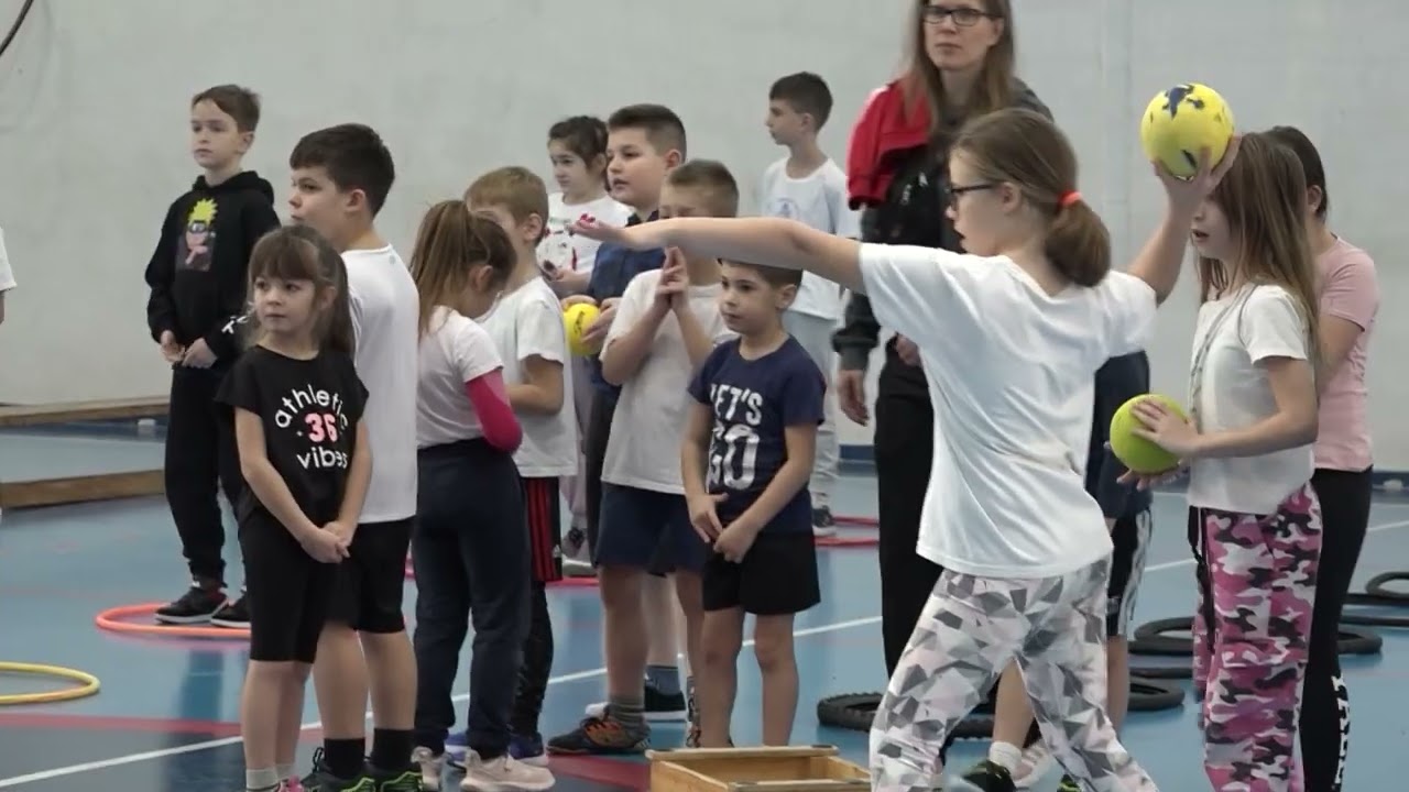 Először szerveztek Mikulás Szivacskézi Fesztivált Kalocsán