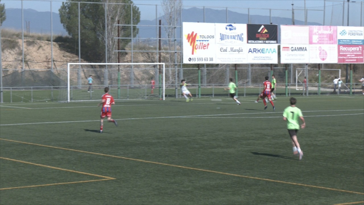 El CF Mollet UE aconsegueix la primera victòria com a local i s’aferra a les opcions de salvació