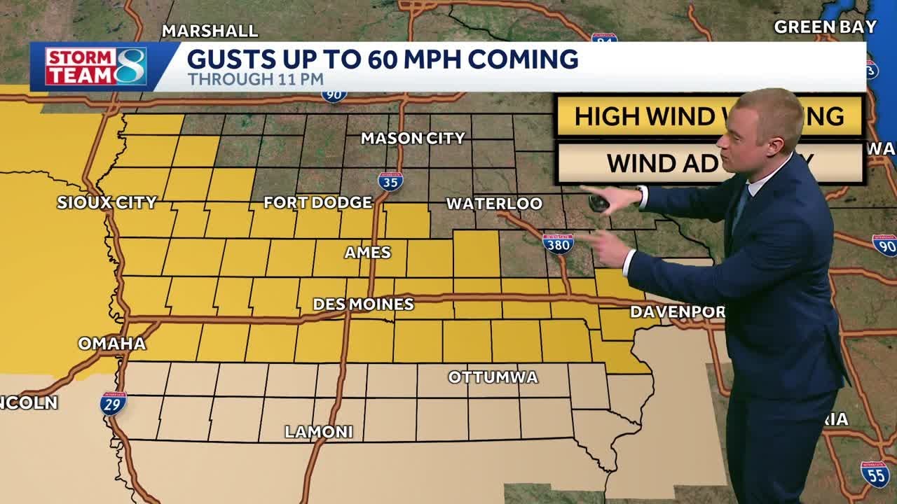Iowa weather: Gusty winds return today with snow showers before our extreme temperature drop