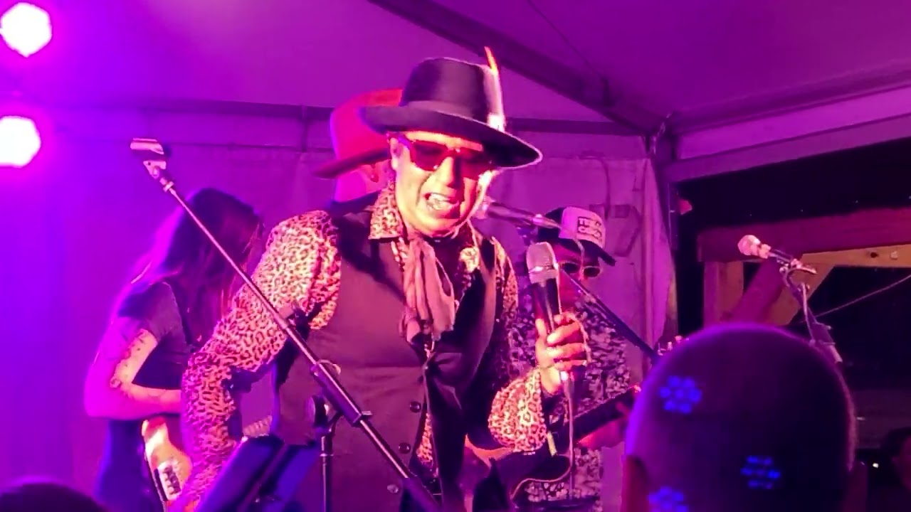 Alejandro Escovedo: 