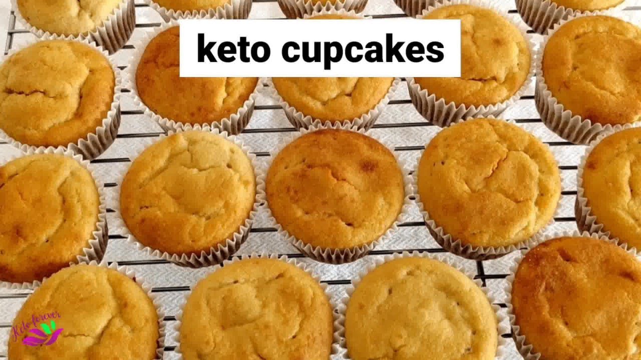 keto coconut cupcakes / keto cake