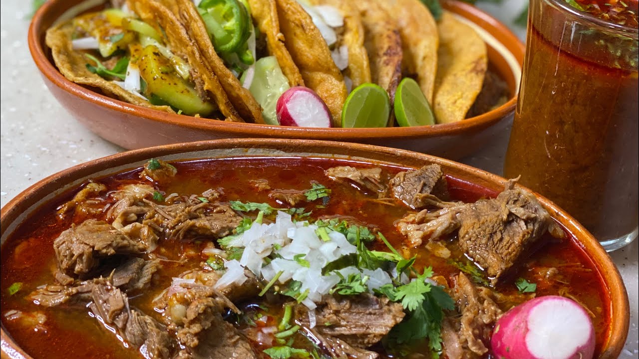 Barbacoa de res al estilo jalisco y tacos dorados de barbacoa