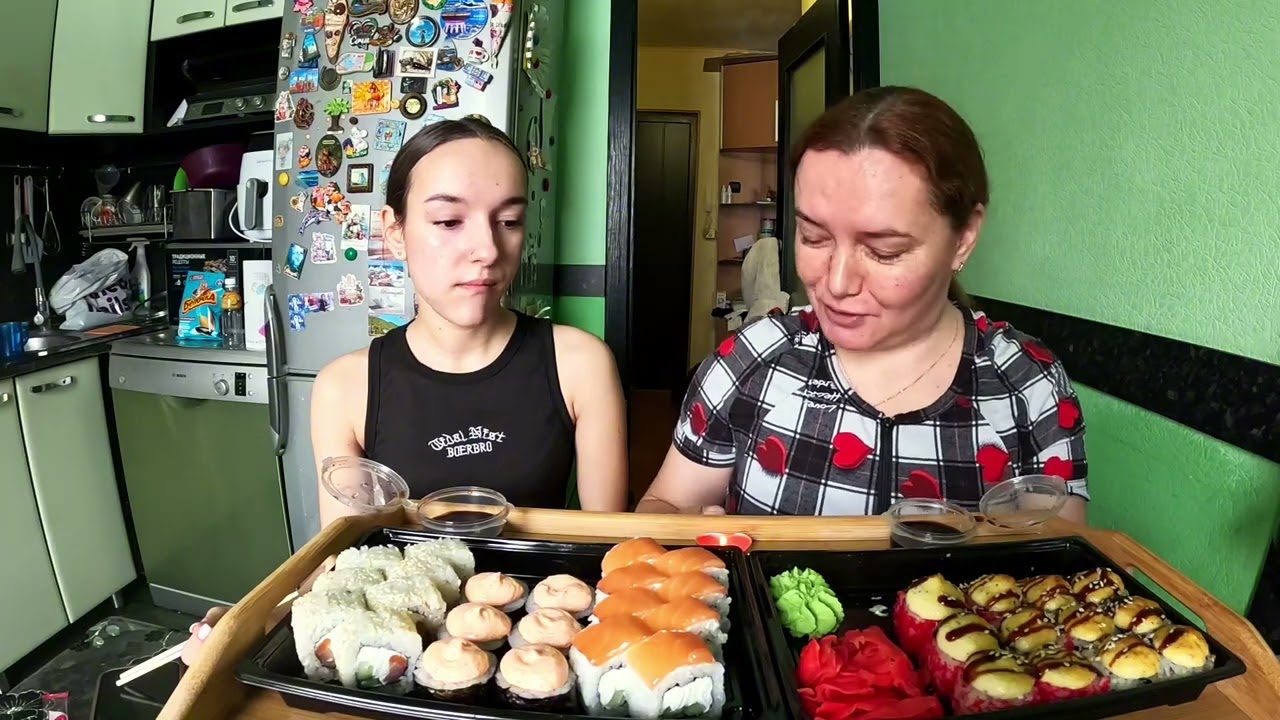 Роллы , 14 Февраля, всех с праздником ❤️❤️❤️❤️❤️#mukbang #еда #роллы #роллыдома 