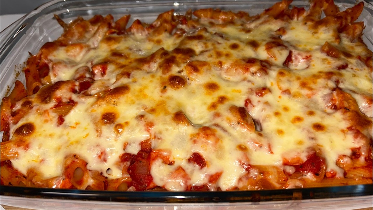 Penne la cuptor cu sos roșu - prânzul ideal pentru Duminică