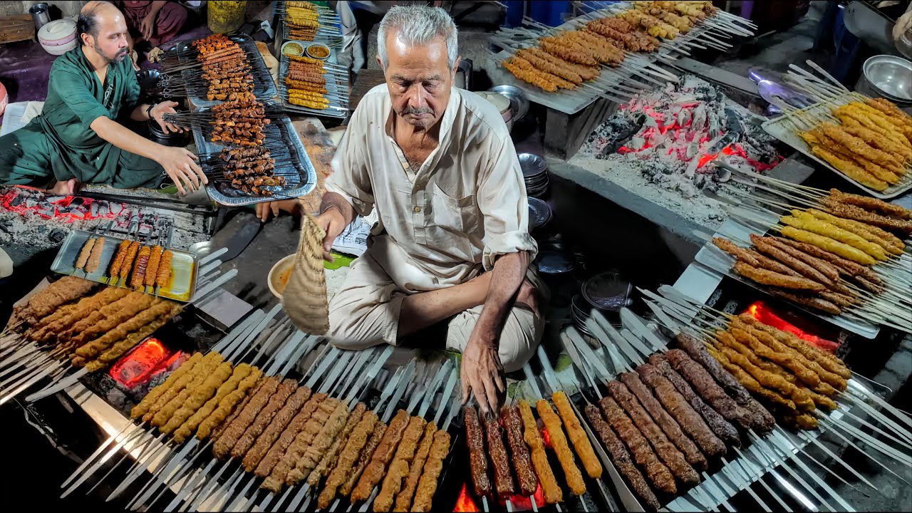 55 Years Old BBQ Legend in Lyari | BABA TAWA KALEJI FRY - Oldest & Cheapest BBQ in Karachi Pakistan