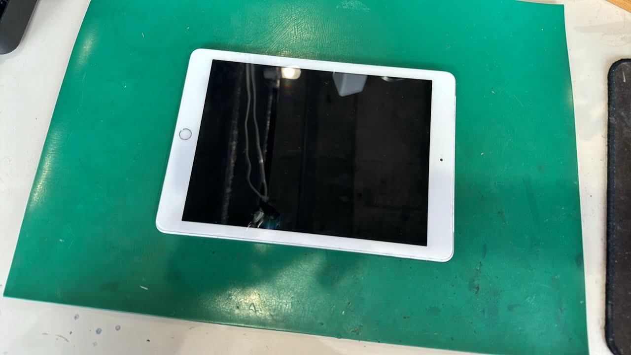 iPad 6 2018 ディスプレイガラス・バッテリー交換30分以内に分解組み立てする手さばき