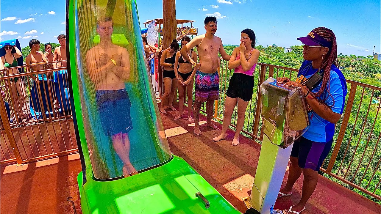 This Trapdoor Water Slide at Blue Park Aqu&aacute;tico Is No Joke!