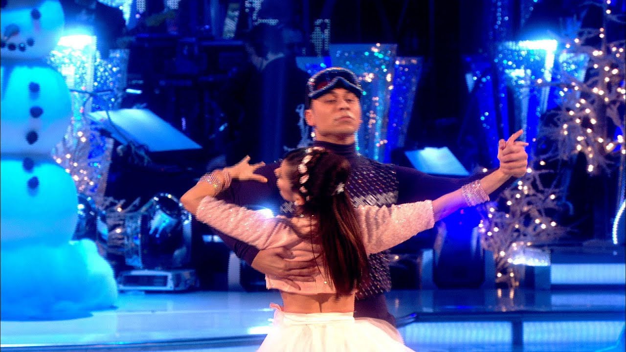Ricky Norwood Quicksteps to Merry Christmas Everyone - Strictly Come Dancing Christmas Special - BBC