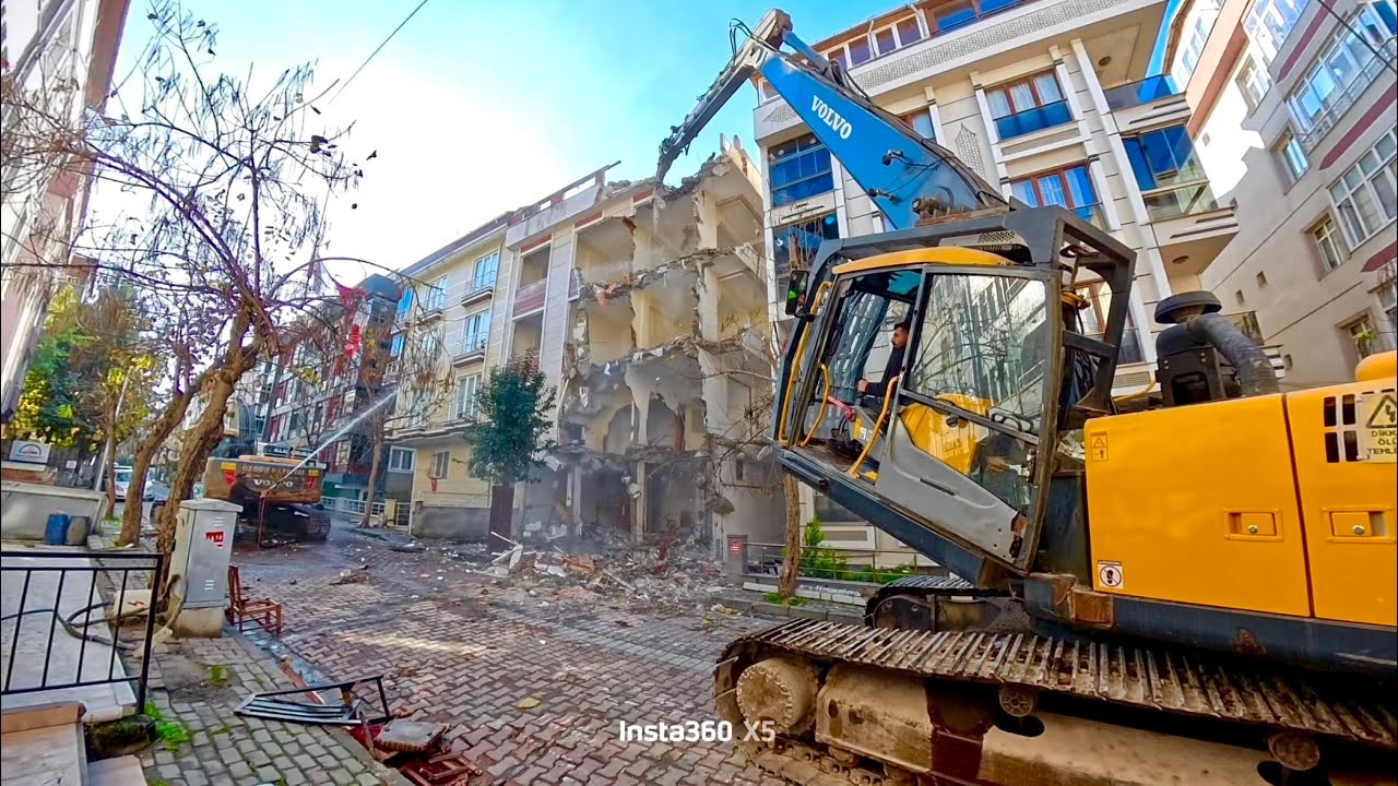 Tehlikeli Yıkım Operasyonu! Ağır İş Makineleriyle Kontrollü Çalışma | Özgür Yıkım Ekibi