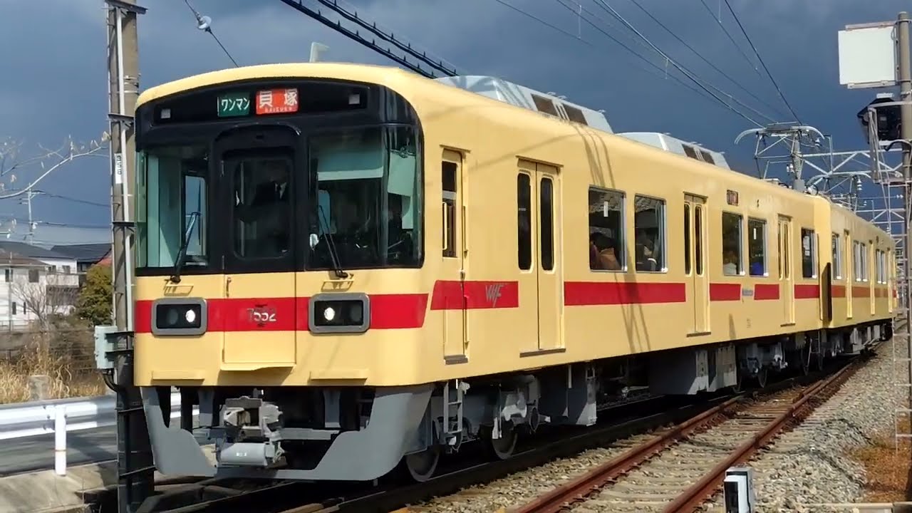 西鉄貝塚線・西鉄7050形の到着（普通・西鉄貝塚行き）＋西鉄600形の発車（普通・西鉄新宮行き）
