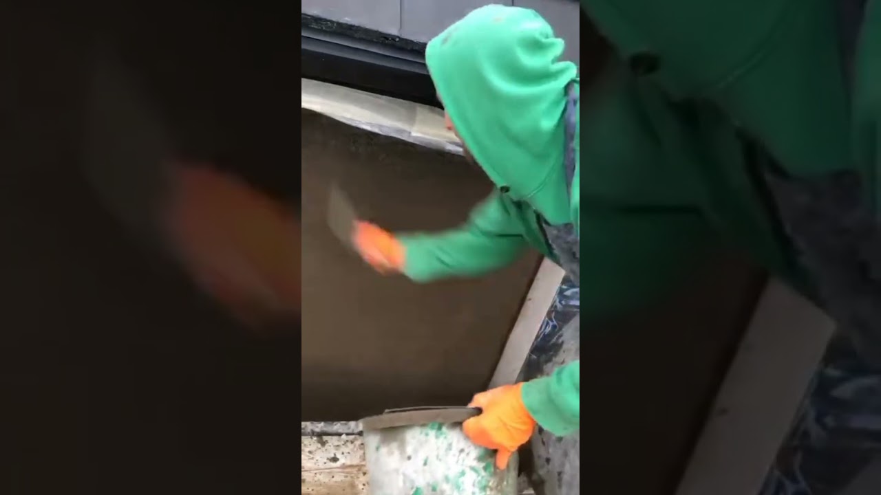 plasterer applying slap dash wetdash rough cast render cement pebble #oddlysatisfying #plastering #1