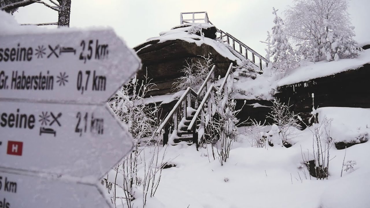 Wanderung von der Luisenburg im Fichtelgebirge bei Wunsiedel zum Burgstein im Winter 2021. Kurzfilm.