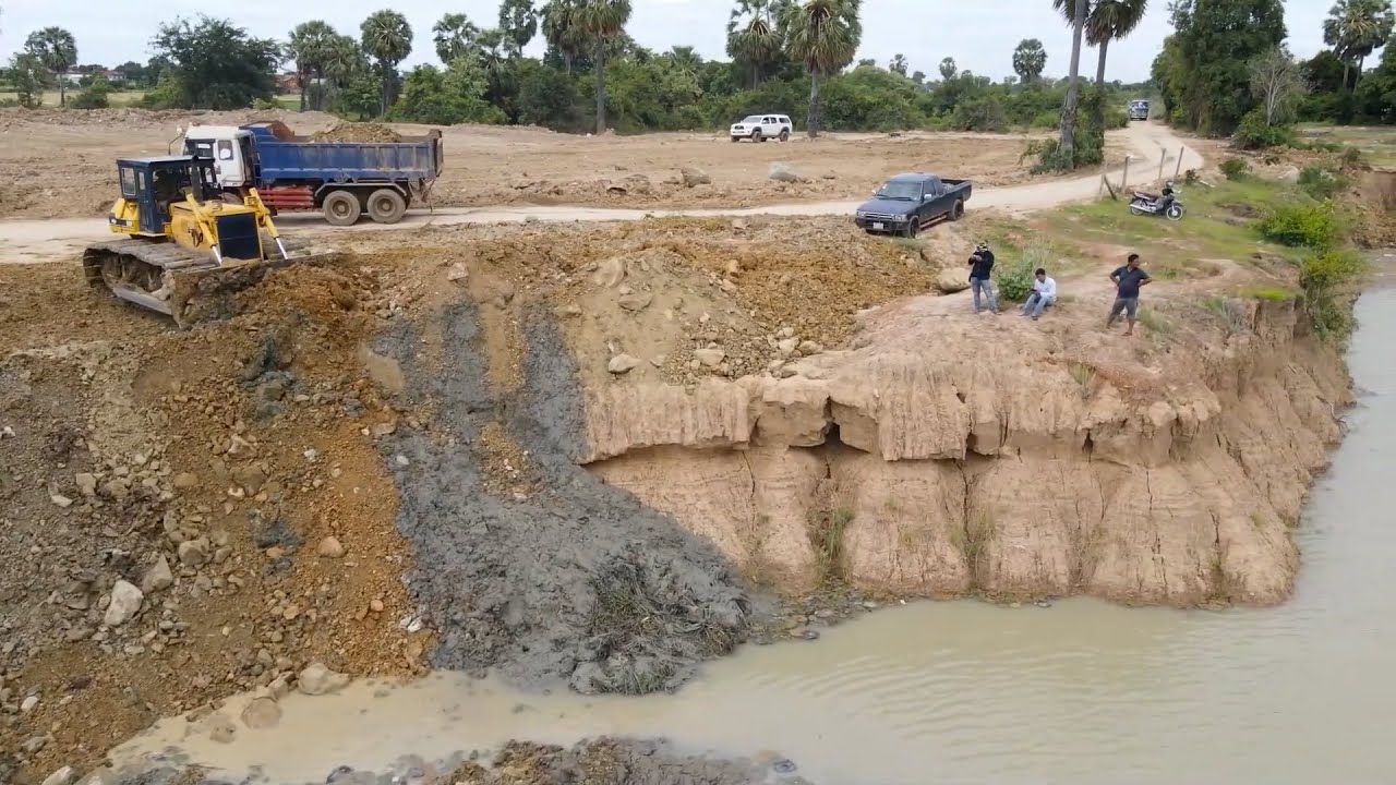 Best Action Clearing Dirt into Pit By Bulldozer Komatsu D60p Pushing Land and Mud in pit
