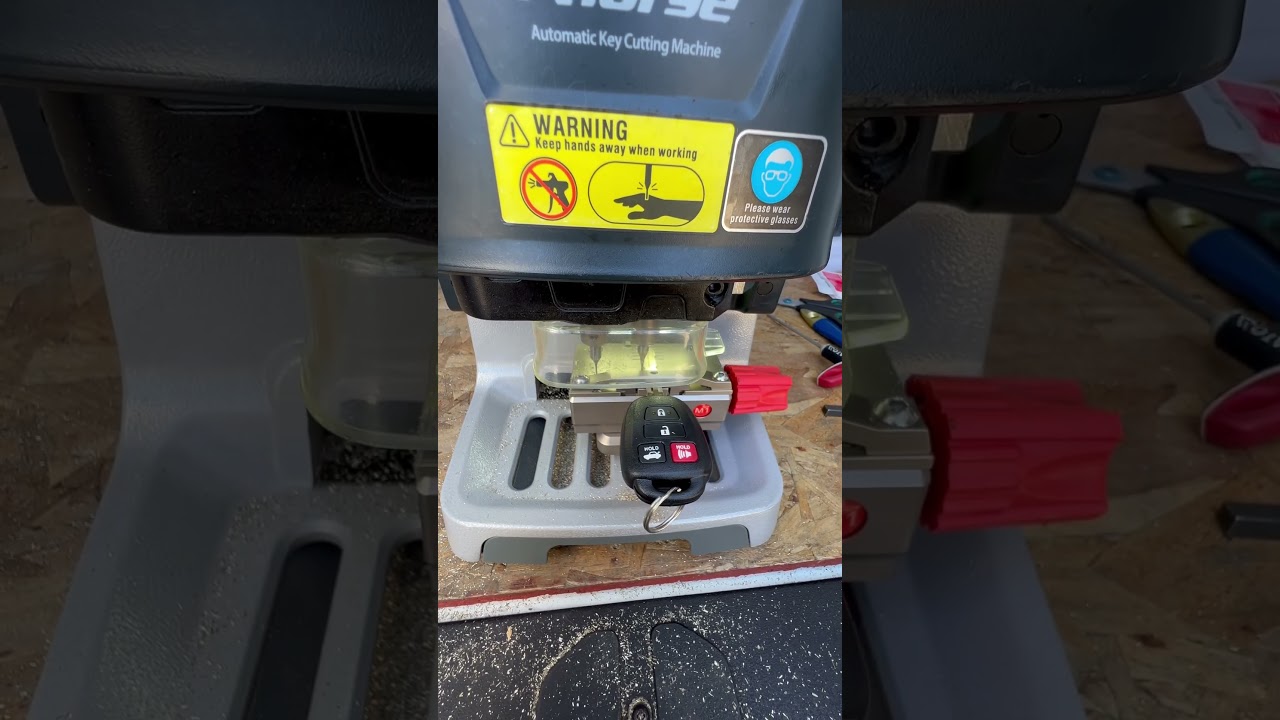 Toyota Camry key cutting #samlocksmith #car #locksmith