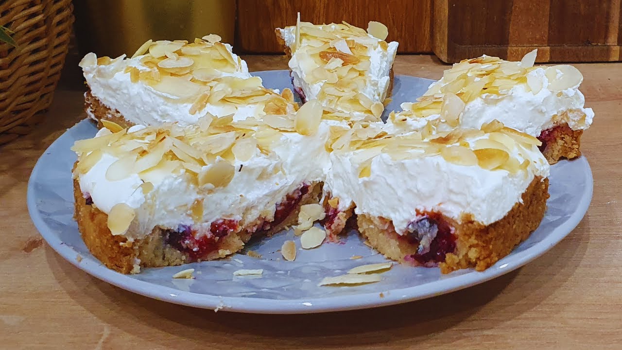 OBŁĘDNE KETO CIASTO ZE ŚLIWKAMI