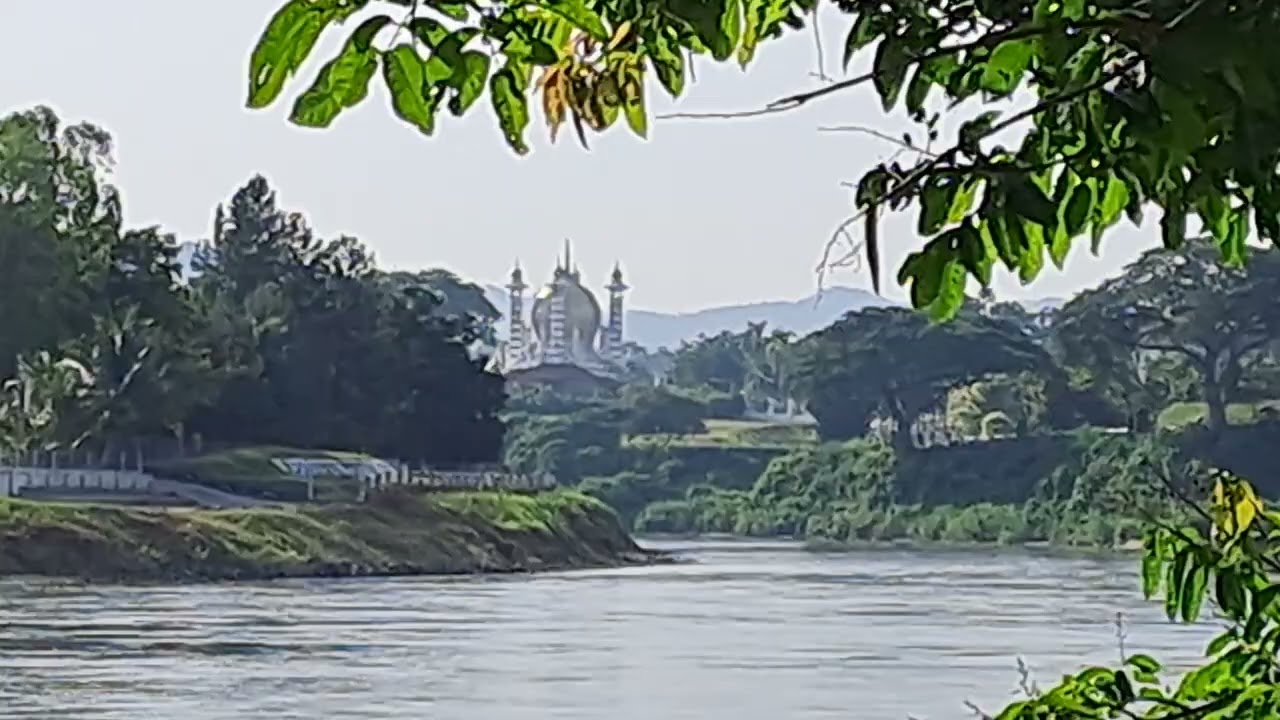 Its a serenely quiet beautiful morning with Masjid Ubudiah in the background.