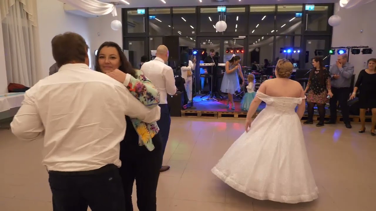 Szuperák Barbara (Annamari és Patrik lagzija)