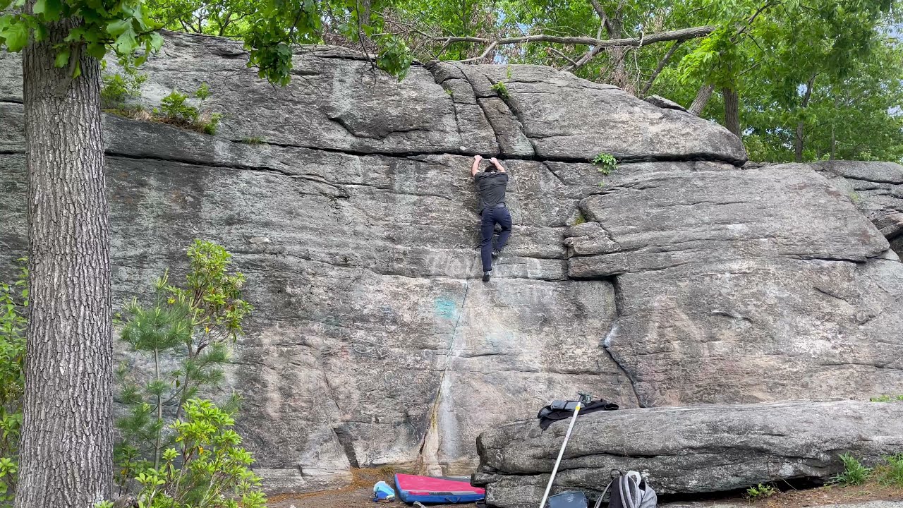 Jimmy Up (V1) - Powerlinez Bouldering: Fringe Boulder