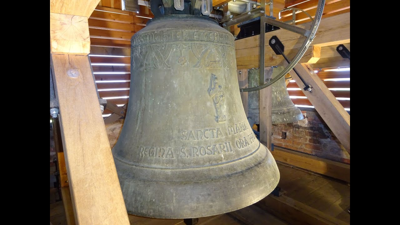 Fuchstal Leeder die Glocken der Maria Verkündigung Pfarrkirche Turmaufnahme