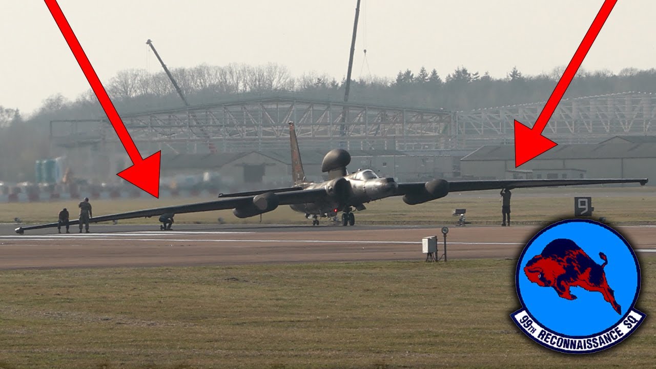 Lockheed U-2 Dragon Lady landing and pogo reattachment by ground crew [4K]