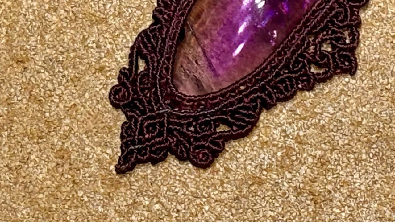 macramé pendant
