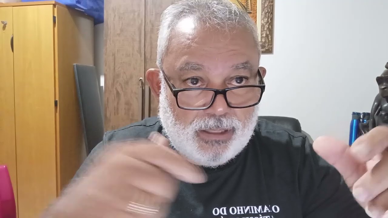 SHALOM ALEICHEM IRMÃOS.  O DEUS DESTE MUNDO É SATANÁS O DEMIURGO LÚCIFER E SEUS SEGUIDORES ARCONTES.