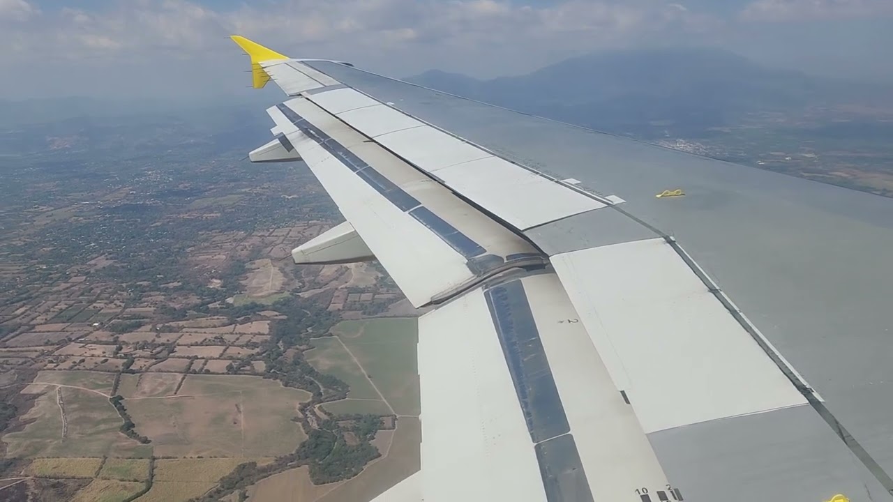 El Salvador desde las Alturas, aterrizando