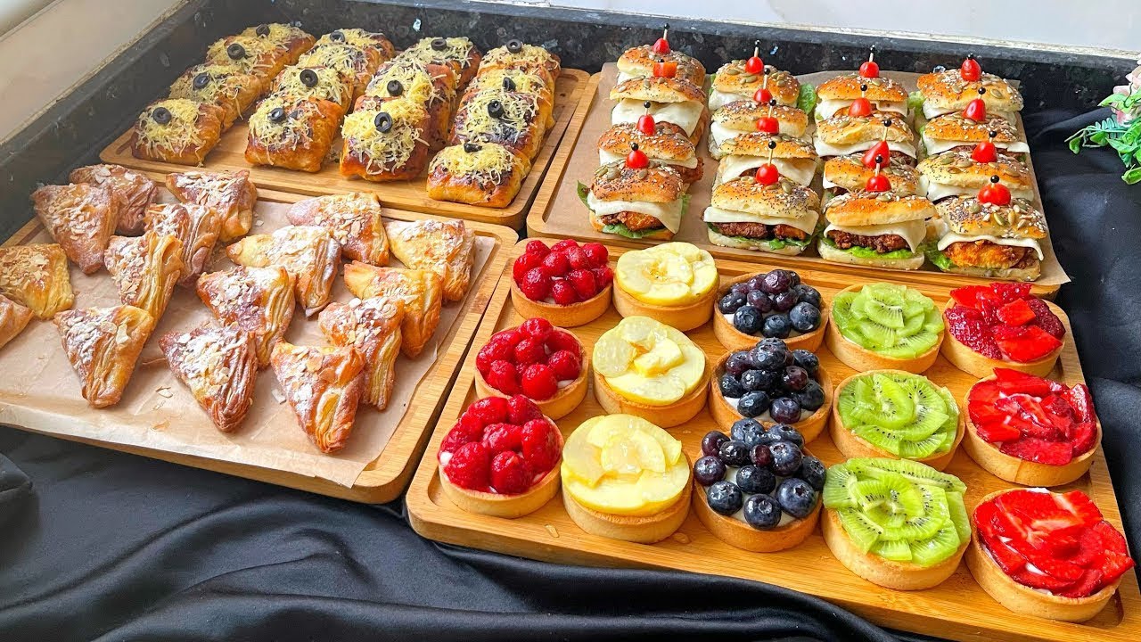 كموند الفطور ديال تحميرة الوجه👌🏻بعجين واحد مسمن مالح وحلو+ تارت الفواكه مذاق رووعة😋سندويش الدجاج+ثمن