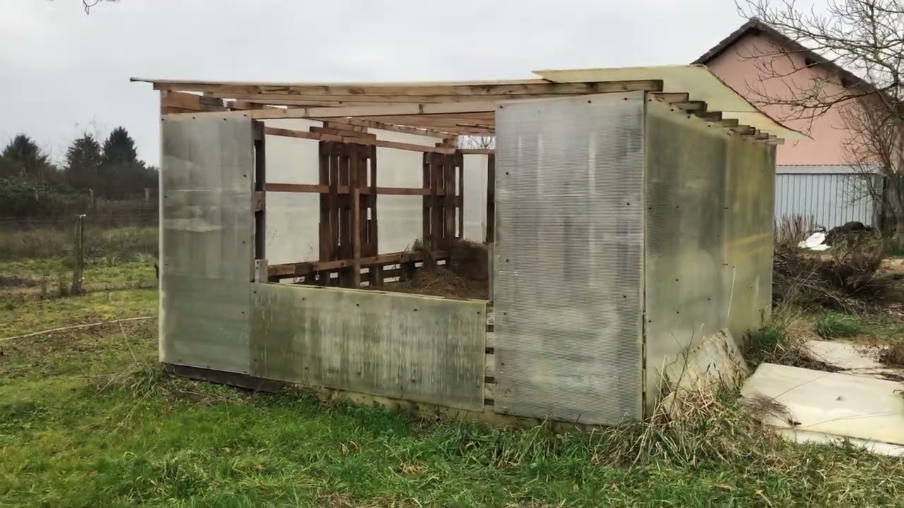 Construction serre en bois ( palettes Europe ) et polycarbonate