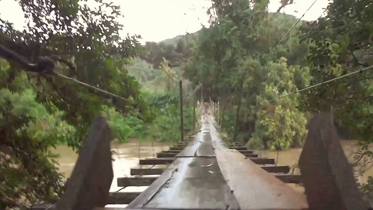 ATRAVESSANDO RIO CHEIO