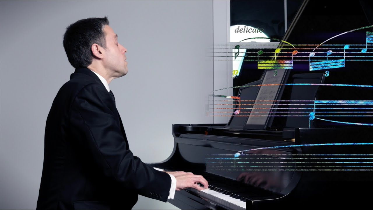 Paul Sánchez performs 