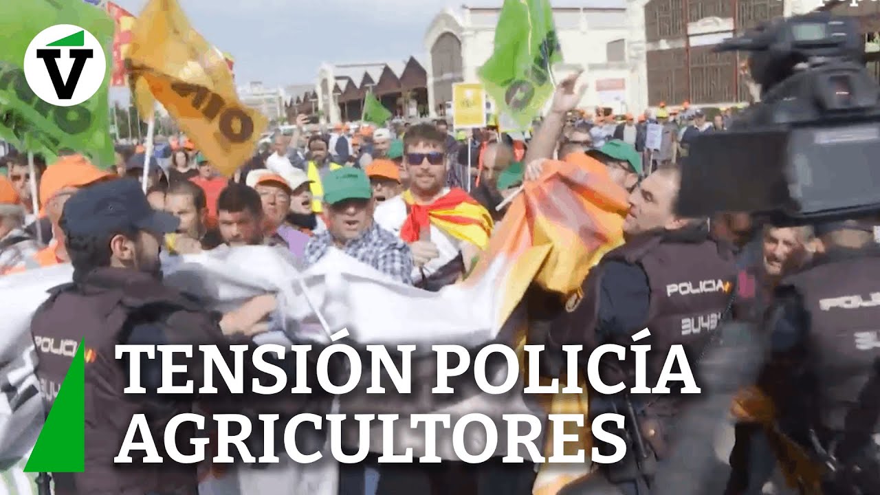 Tensión entre policía y agricultores en Valencia