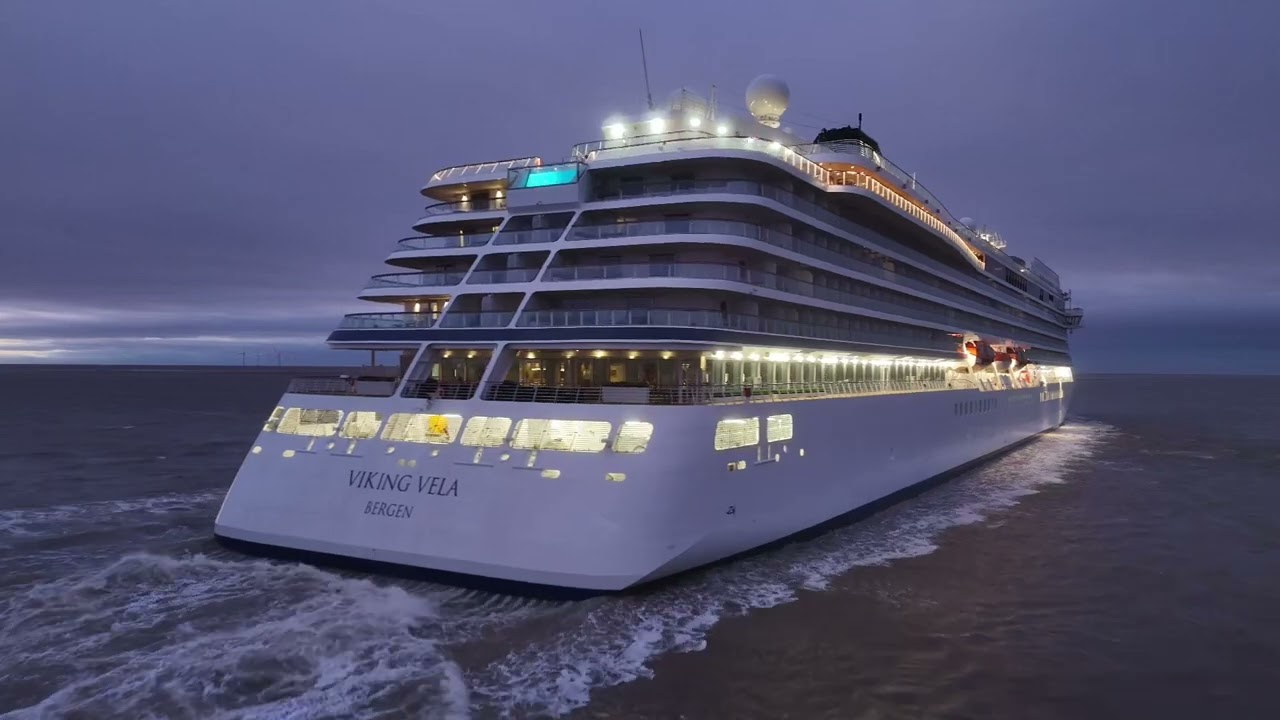 Viking Vela, first cruise liner of the season. In force 7 wind🫣