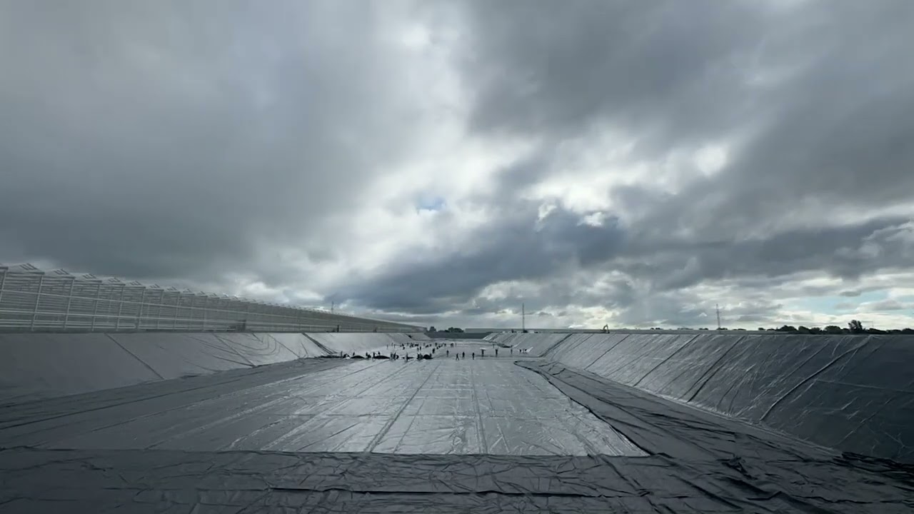 128,000,000 liters of water | Impressive basin by ErfGoed