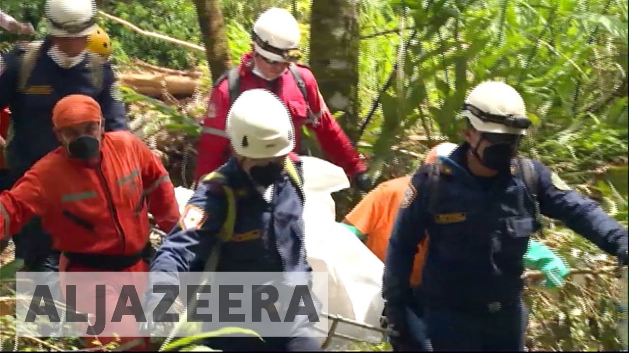 Colombia: Families bury landslide victims