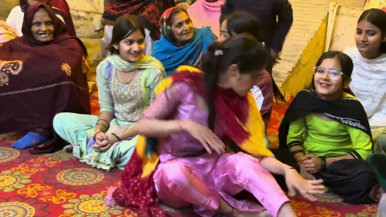 माटी की लुगाई 🤣 आग लगा दी डांस कर के