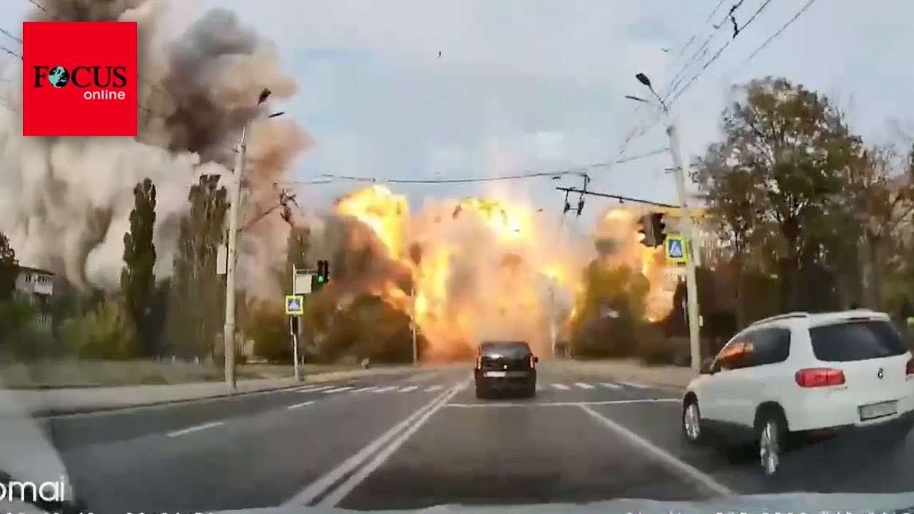 Dashcamvideos zeigen Explosionen in ukrainischen St&auml;dten