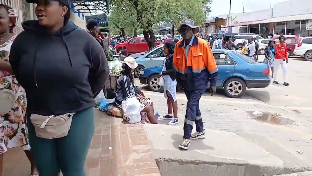 Beautiful Plumtree shopping center 