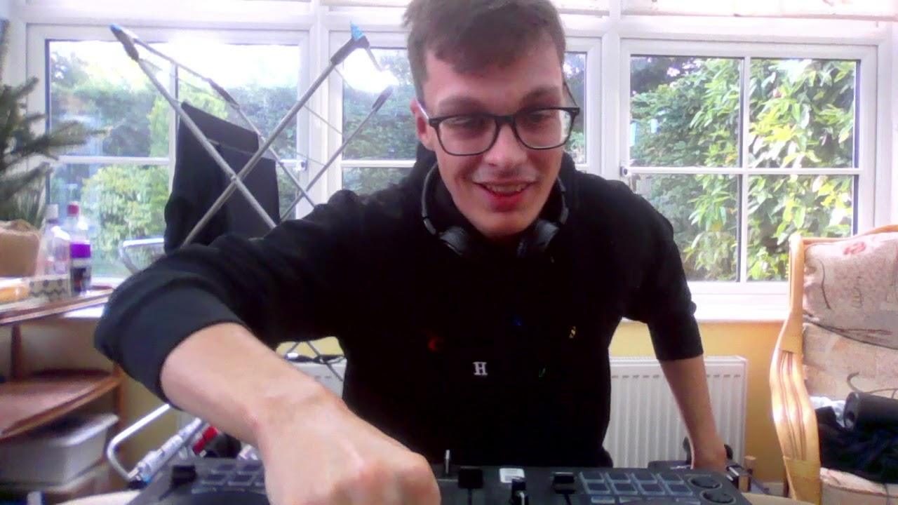 djing while doing chores to make them less boring