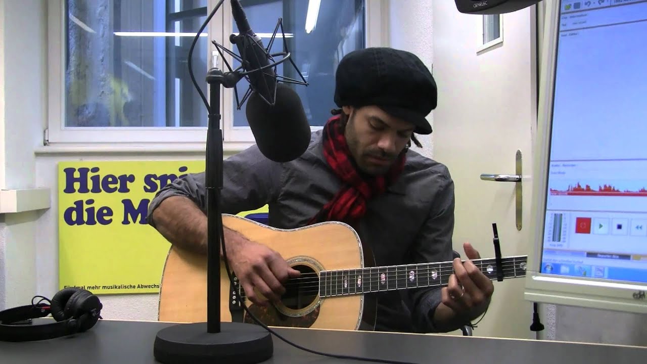 Alain Clark im Radio Zürisee-Studio mit 