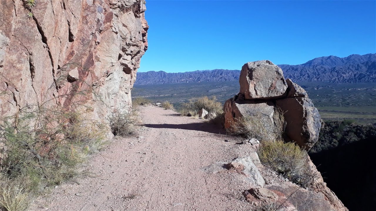 Cuesta de Zapata, parte 2: Cuesta de los Palitos Labrados, Ruta provincial 3, Catamarca, Argentina.